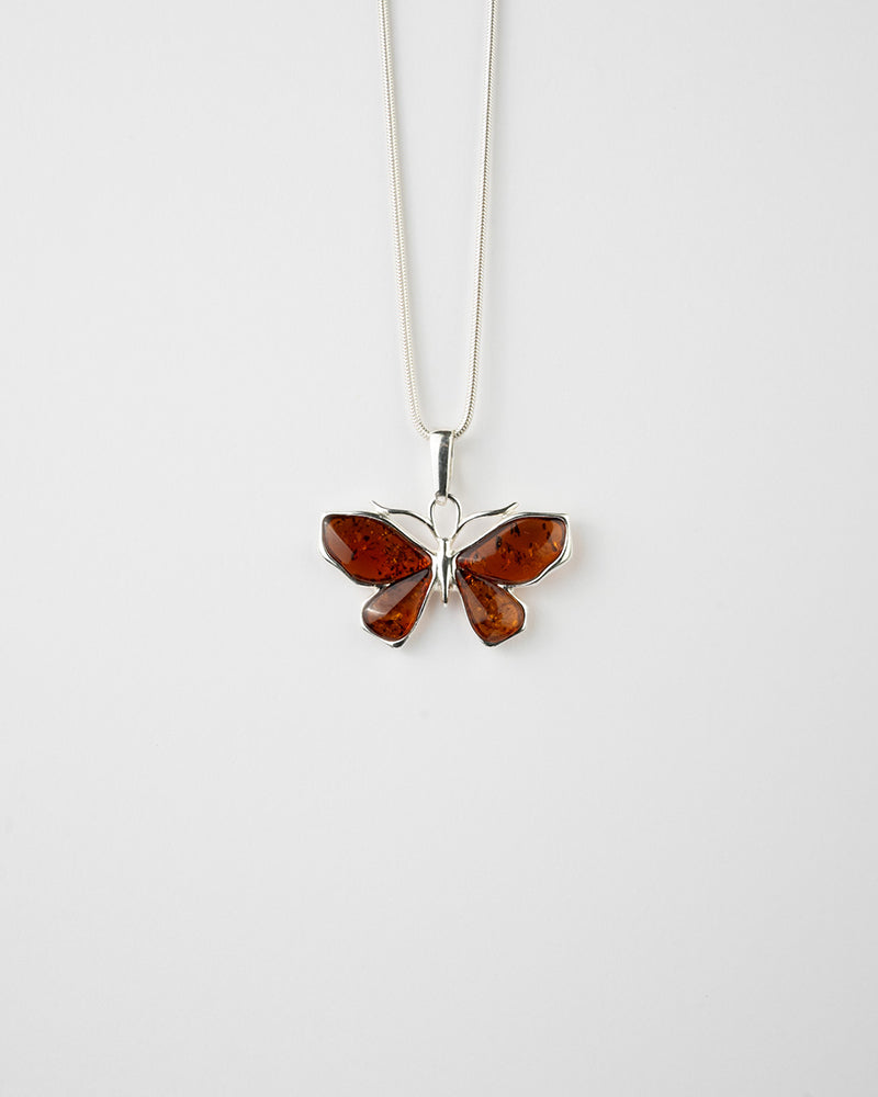 Beautiful Butterfly Pendant Necklace - Selectique