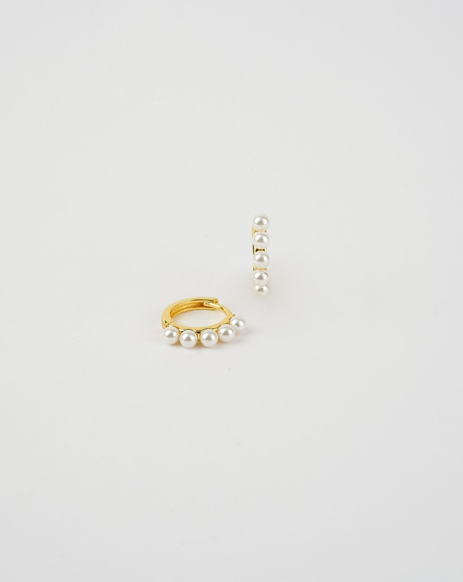 Huggie Pearl Earrings - Selectique