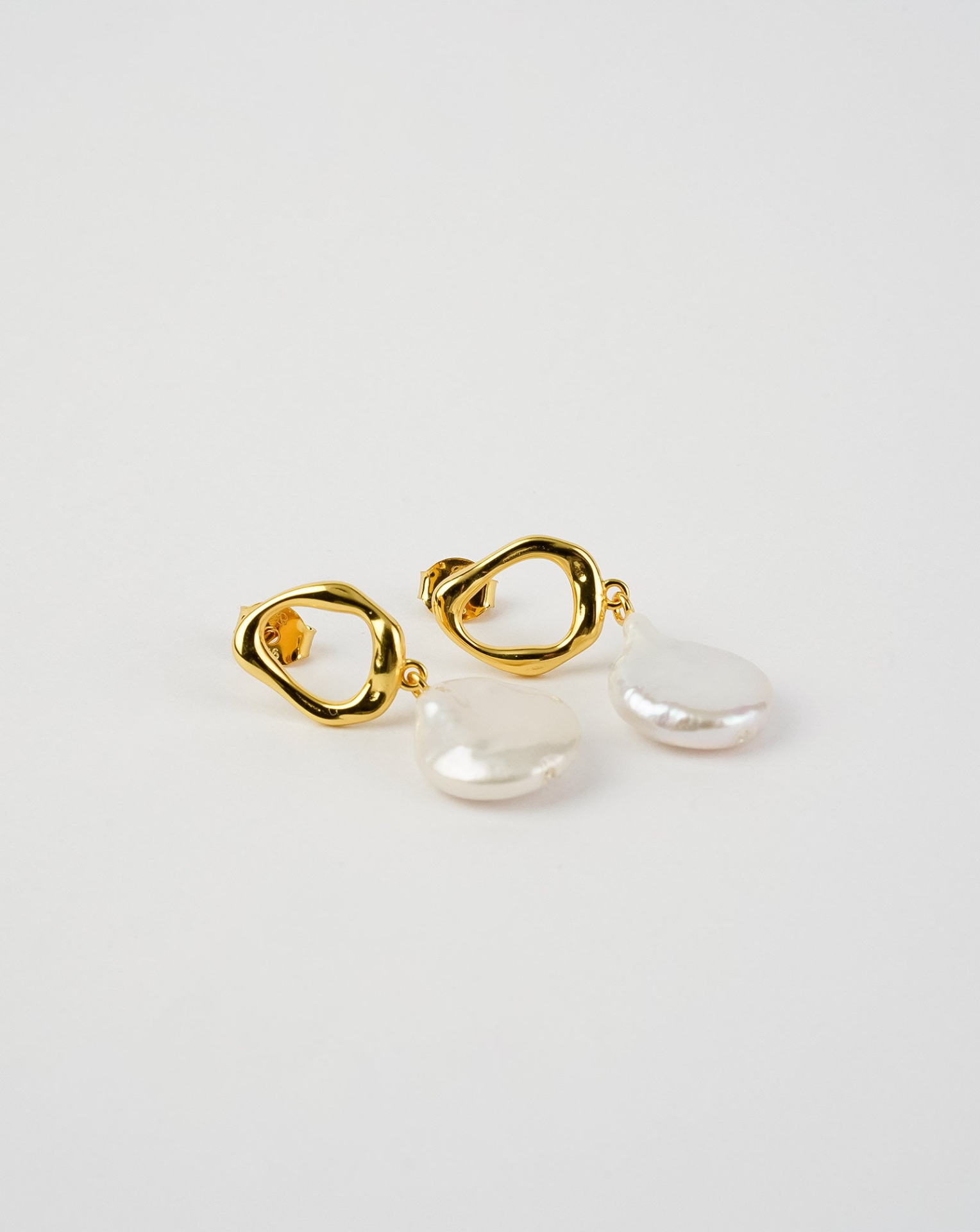Freshwater Wave Circle Earrings - Selectique