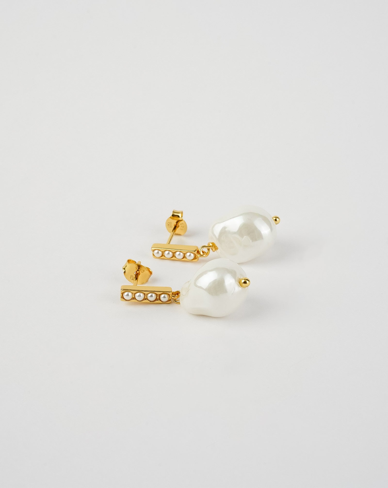 Baroque Bar Pearl Earrings - Selectique