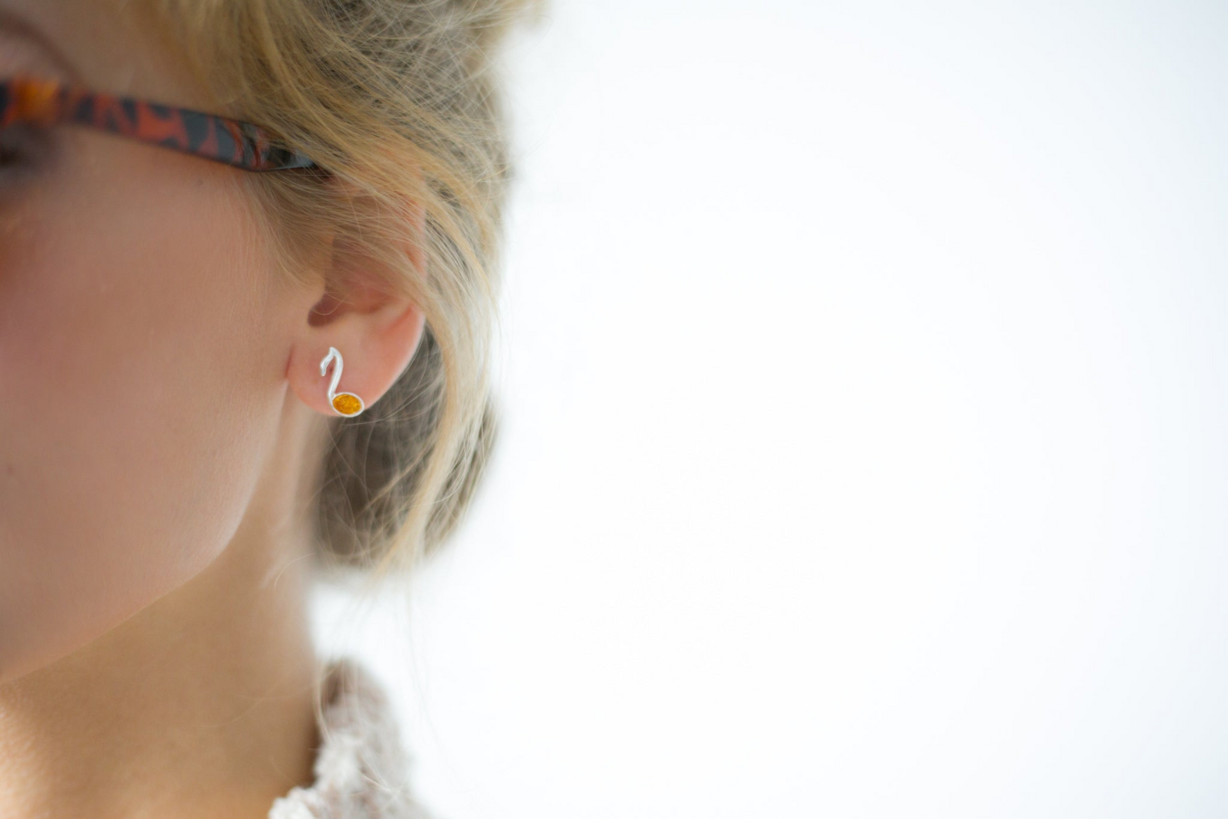 Amber Music Note Stud Earrings - Selectique 