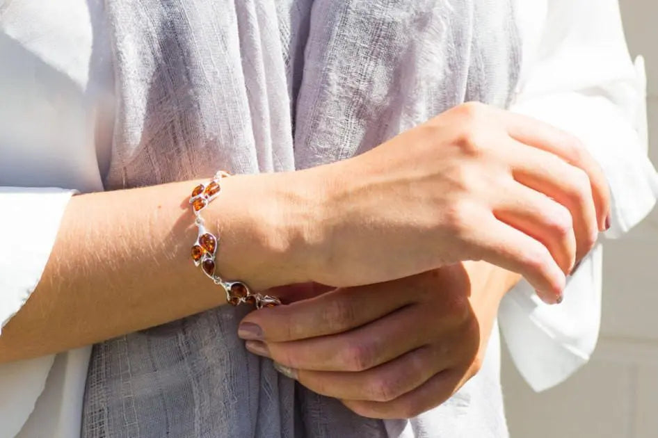 Amber Statement Leaf Link Bracelet - Selectique 