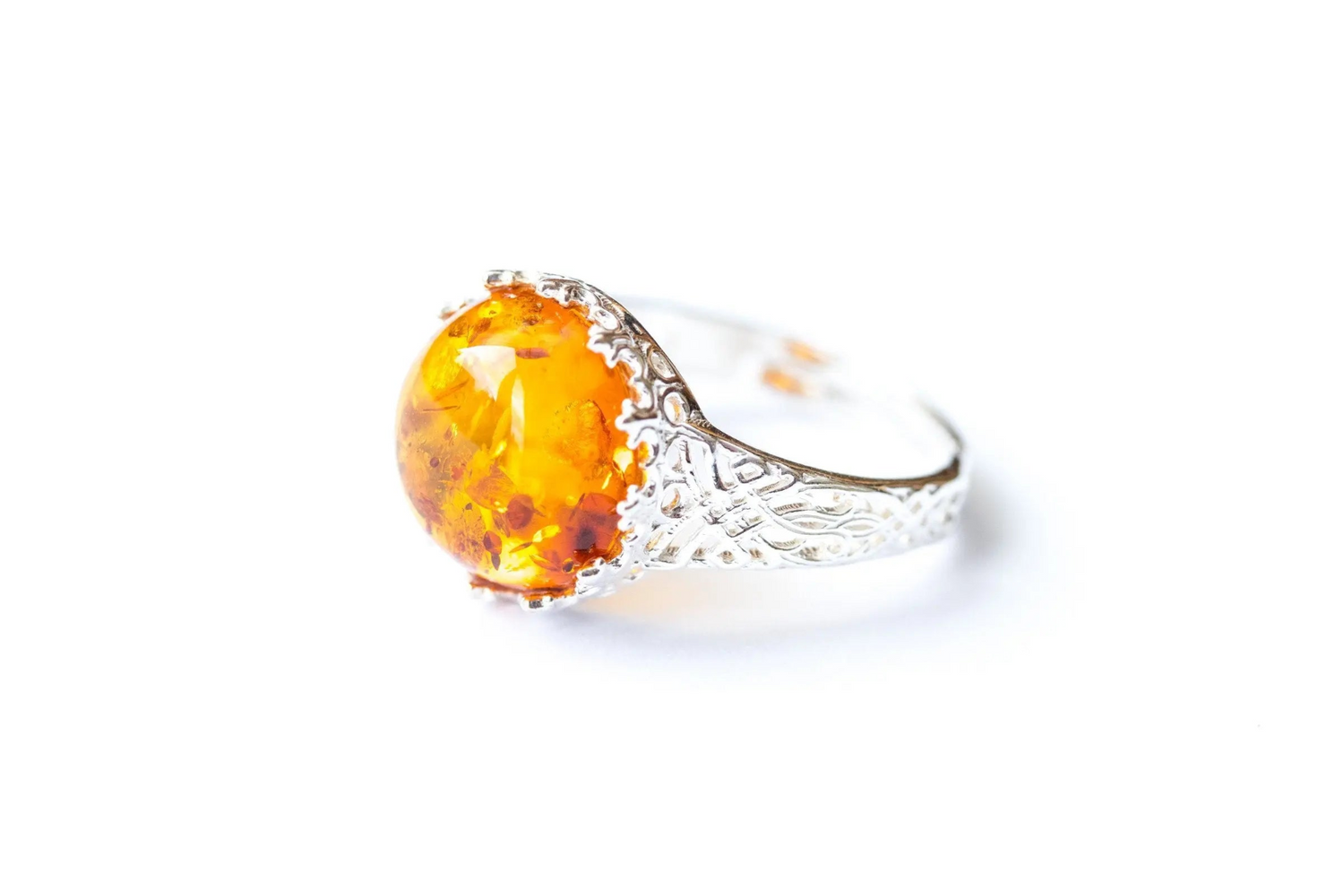 Anillo de ámbar con corona de princesa
