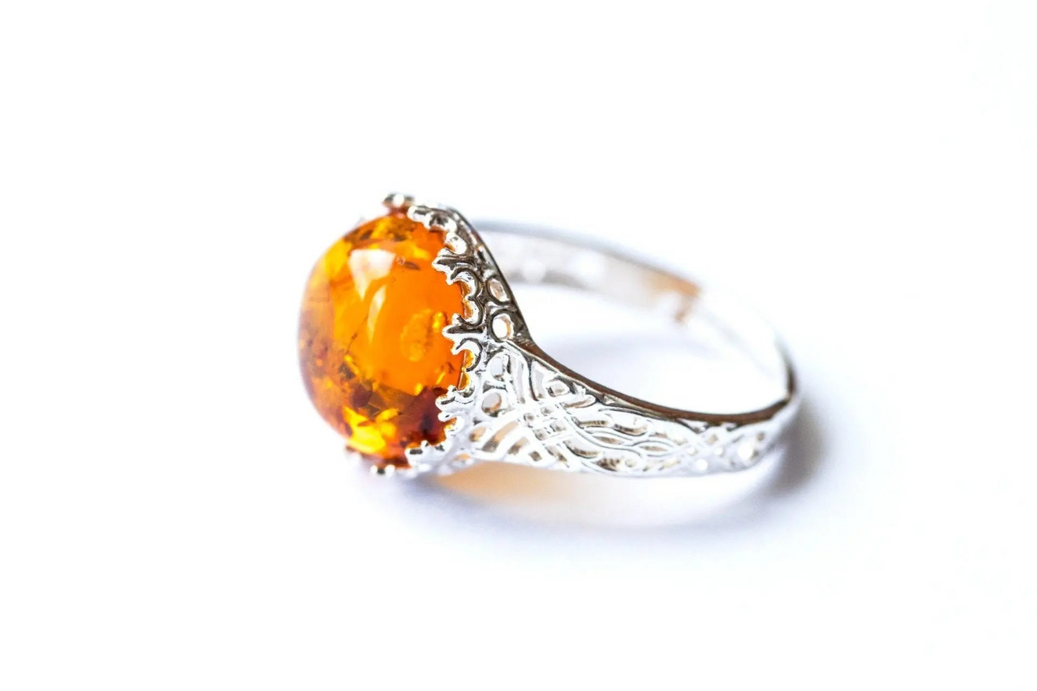 Anillo de ámbar con corona de princesa