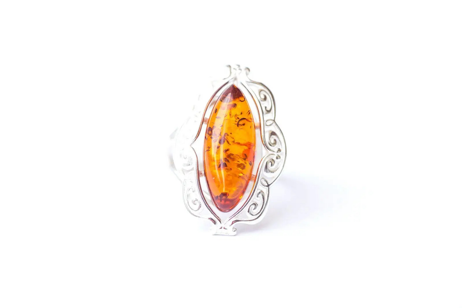 Anillo decorativo victoriano de ámbar báltico