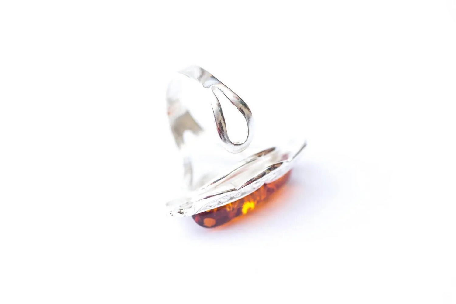 Anillo decorativo victoriano de ámbar báltico
