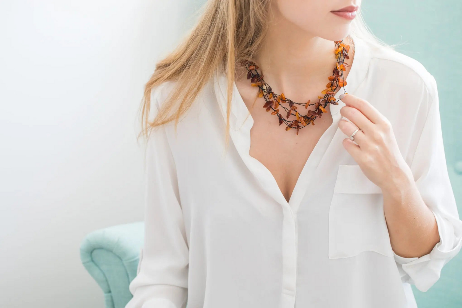 Collar de ámbar crudo de varias hebras