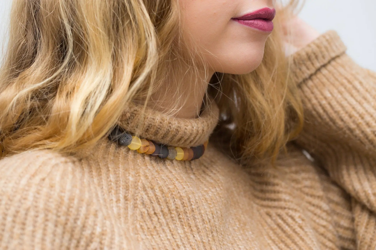 Small Amber Disc Necklace, Multicolour Amber Necklace - Selectique 