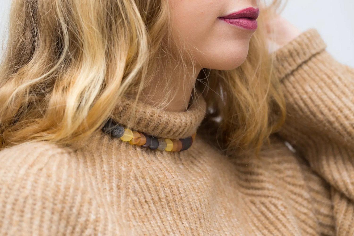 Small Amber Disc Necklace, Multicolour Amber Necklace - Selectique 