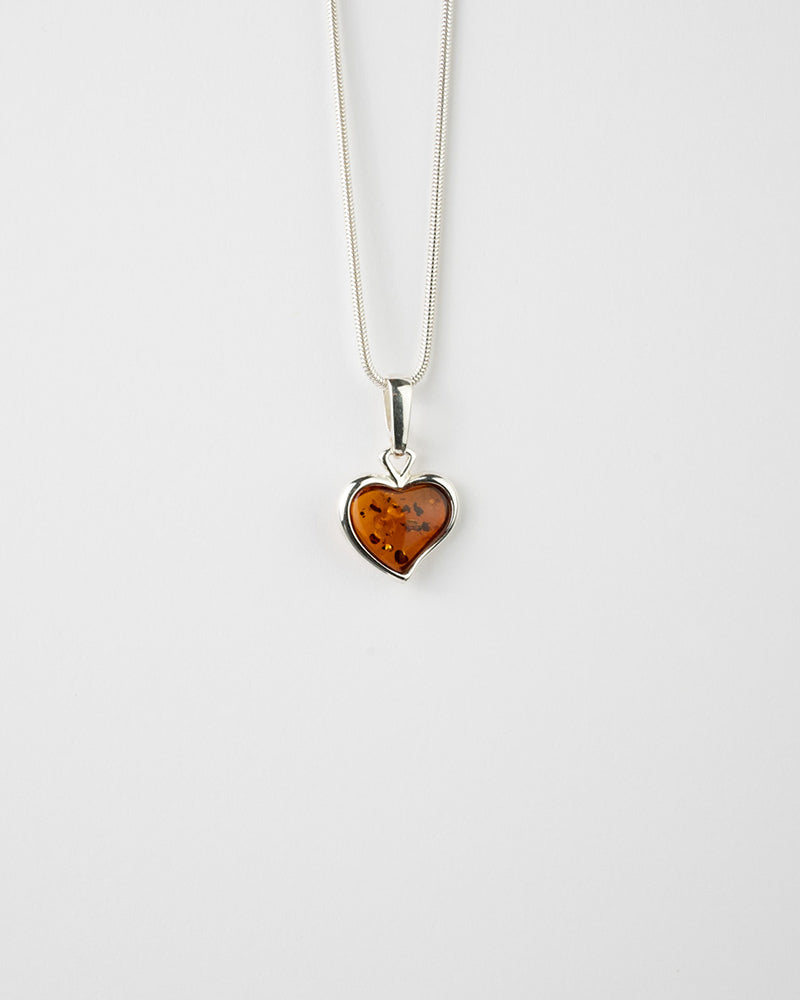 Subtle Heart Pendant Necklace - Selectique 