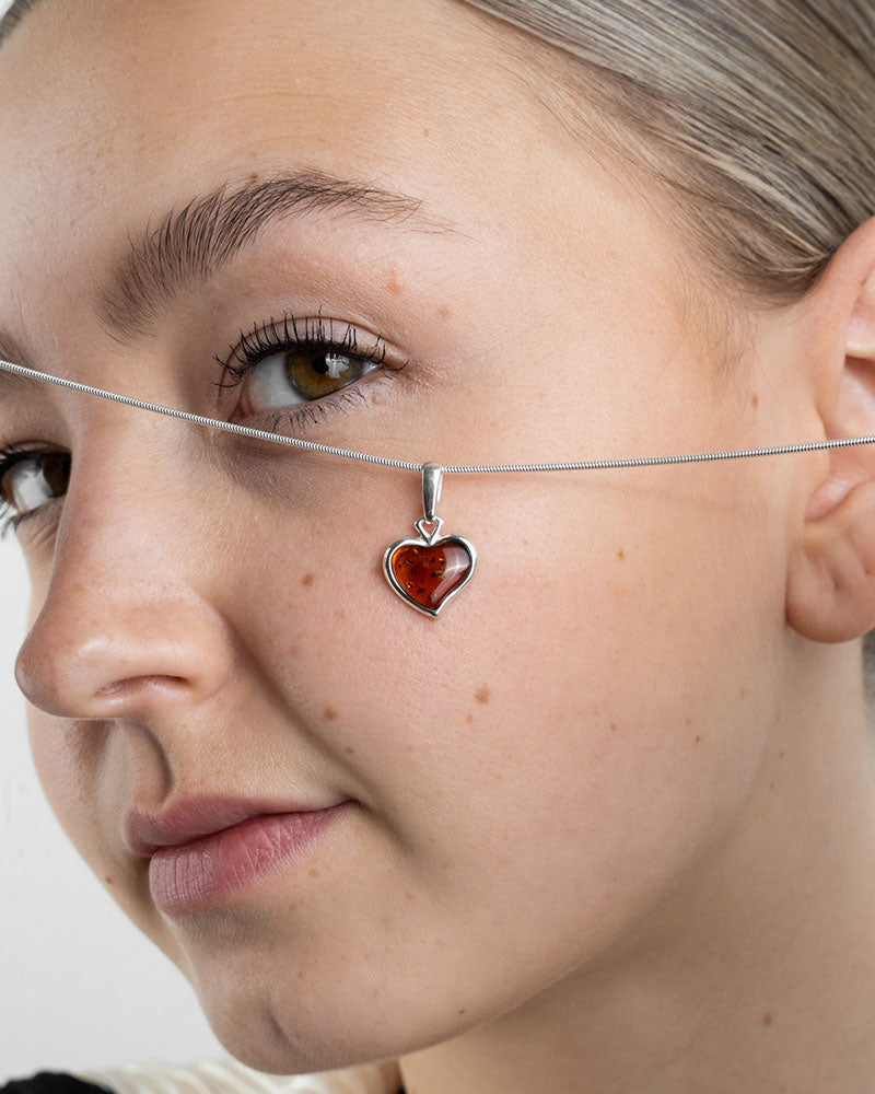 Subtle Heart Pendant Necklace - Selectique 