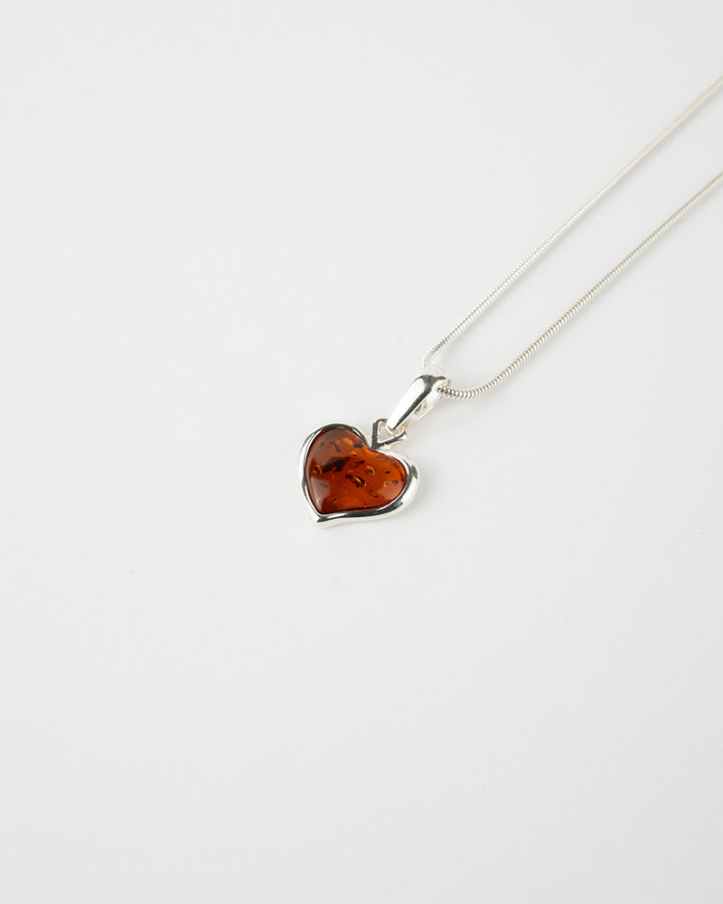 Subtle Heart Pendant Necklace - Selectique 