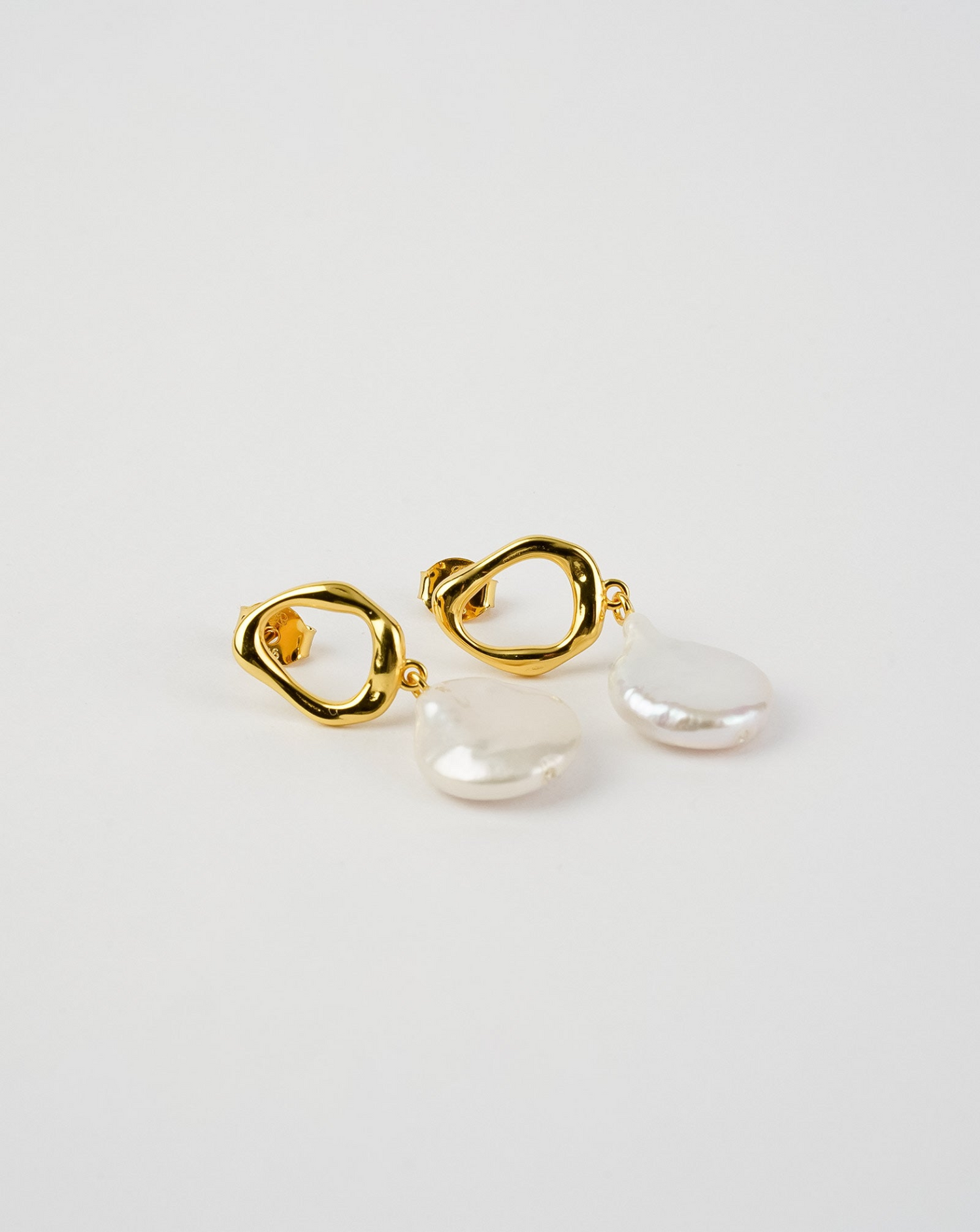 Freshwater Wave Circle Earrings