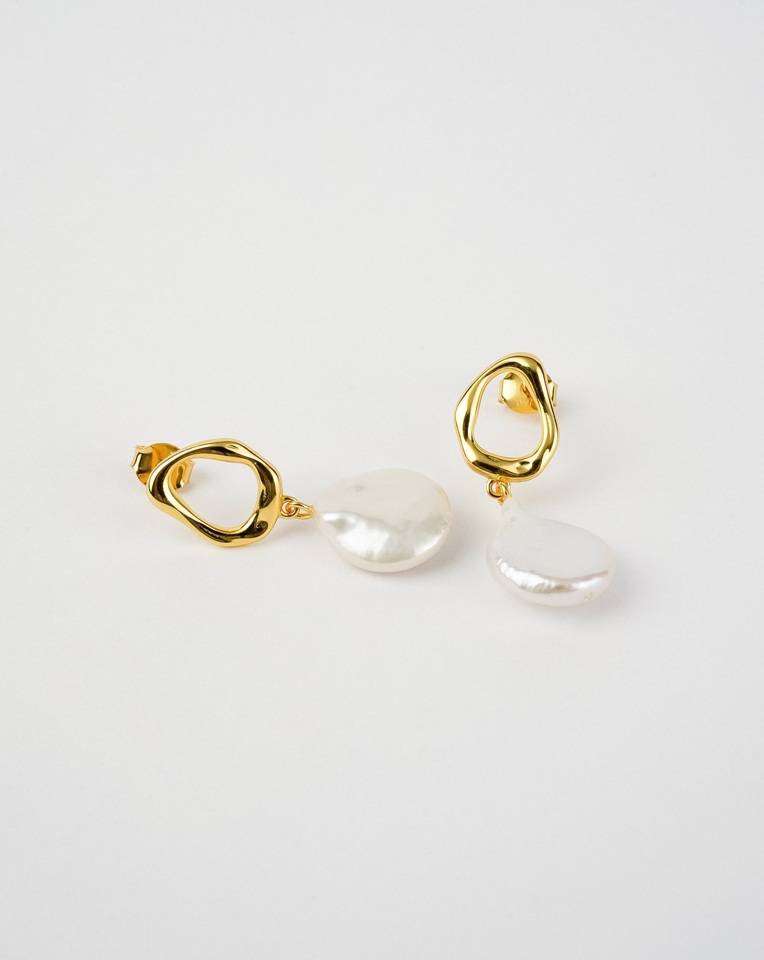 Freshwater Wave Circle Earrings