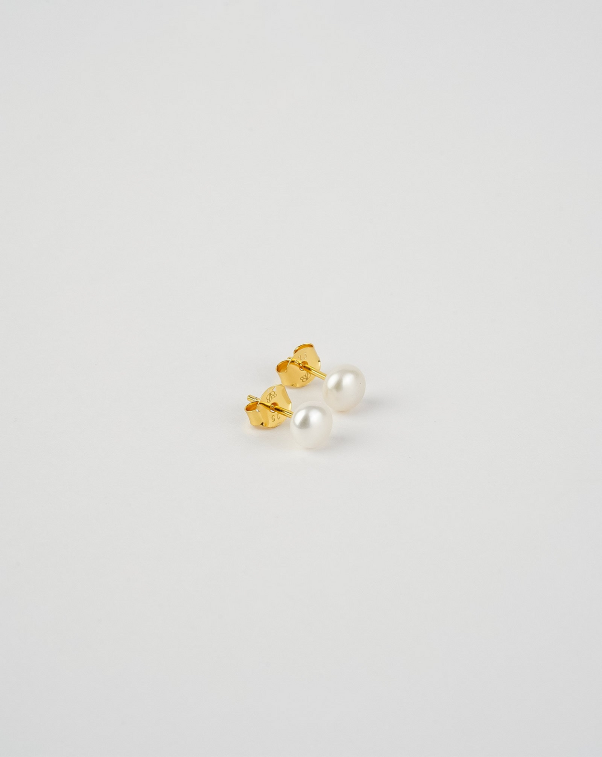 Button Freshwater Pearl Stud Earrings - Selectique 