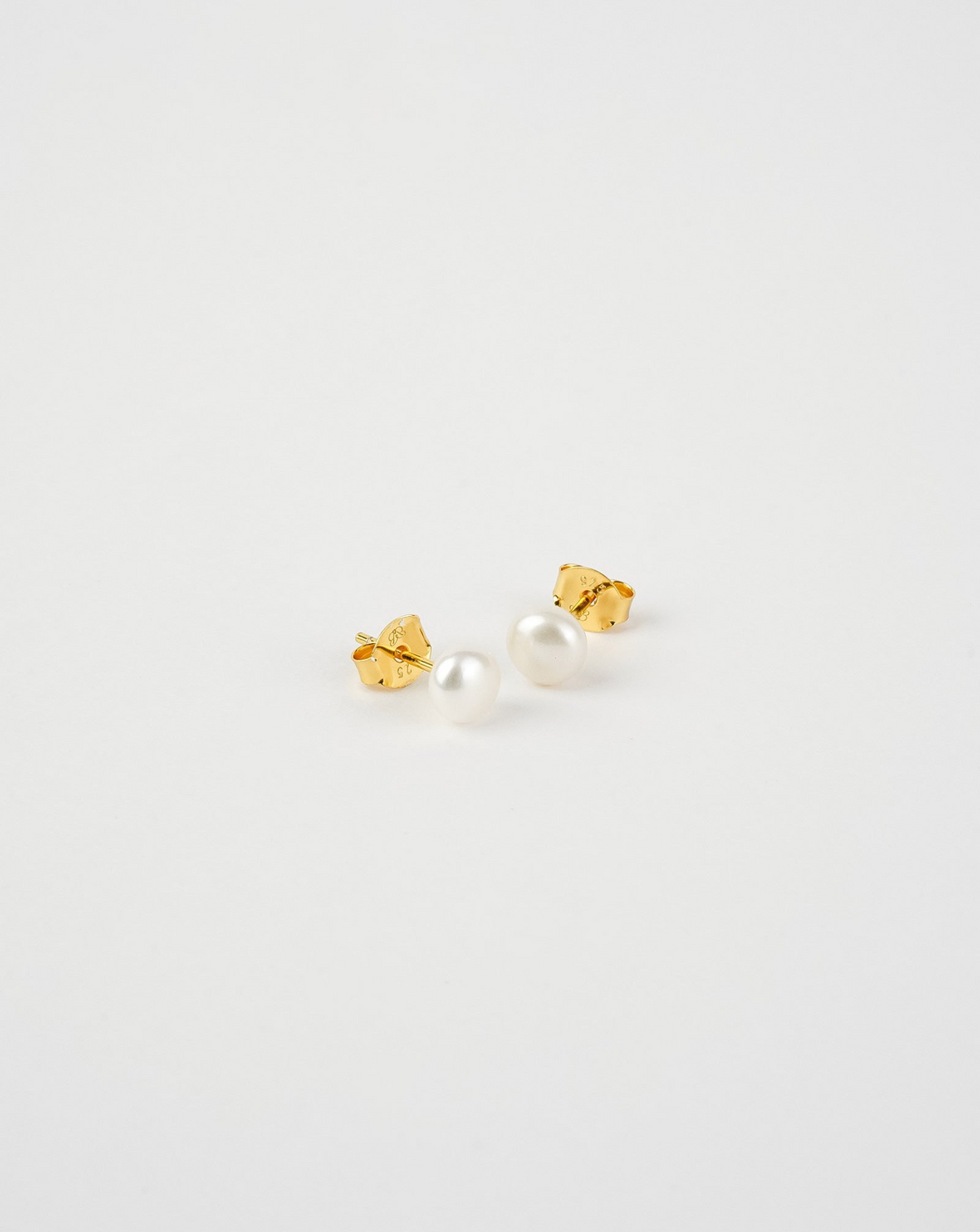 Button Freshwater Pearl Stud Earrings - Selectique 