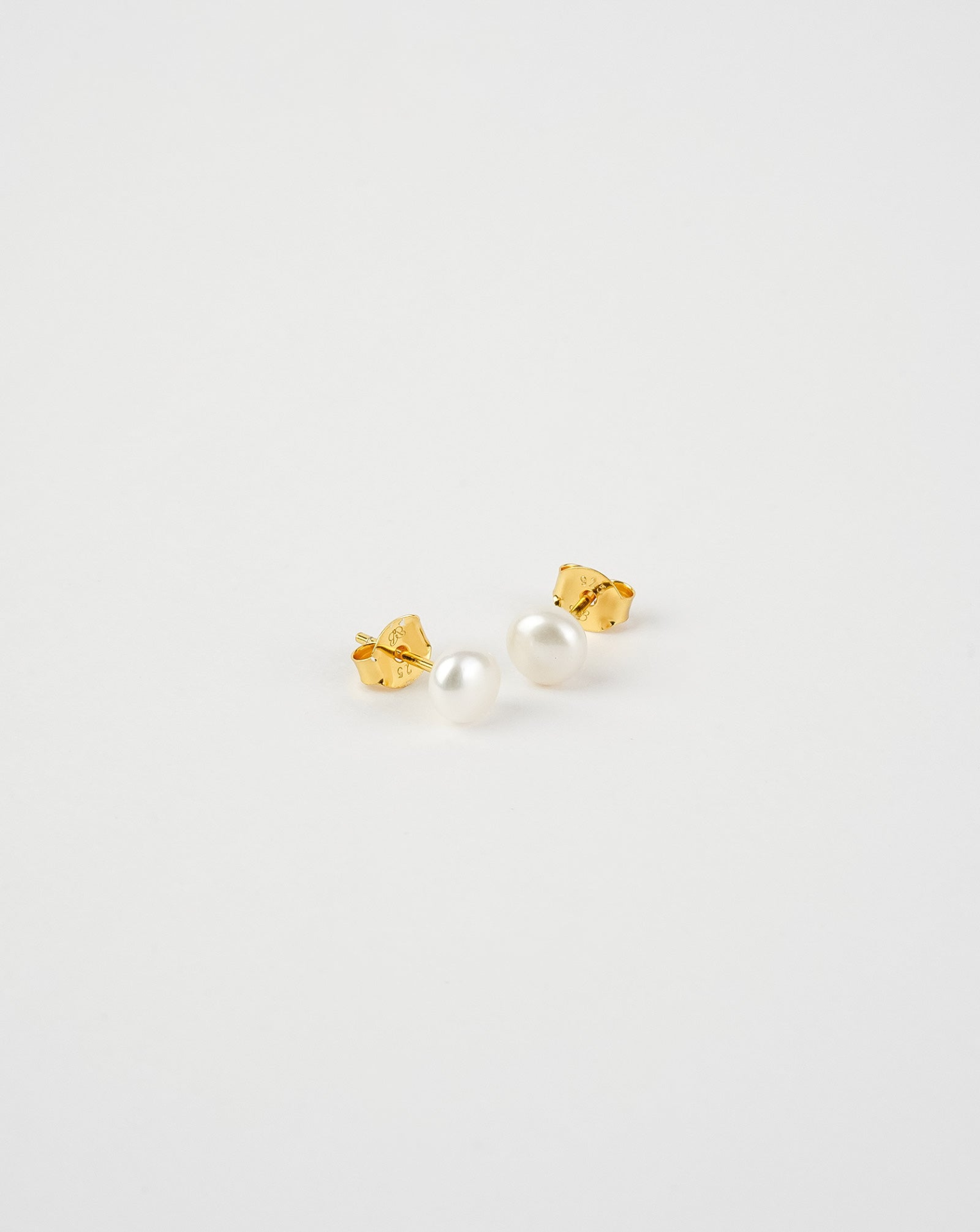 Button Freshwater Pearl Stud Earrings - Selectique 