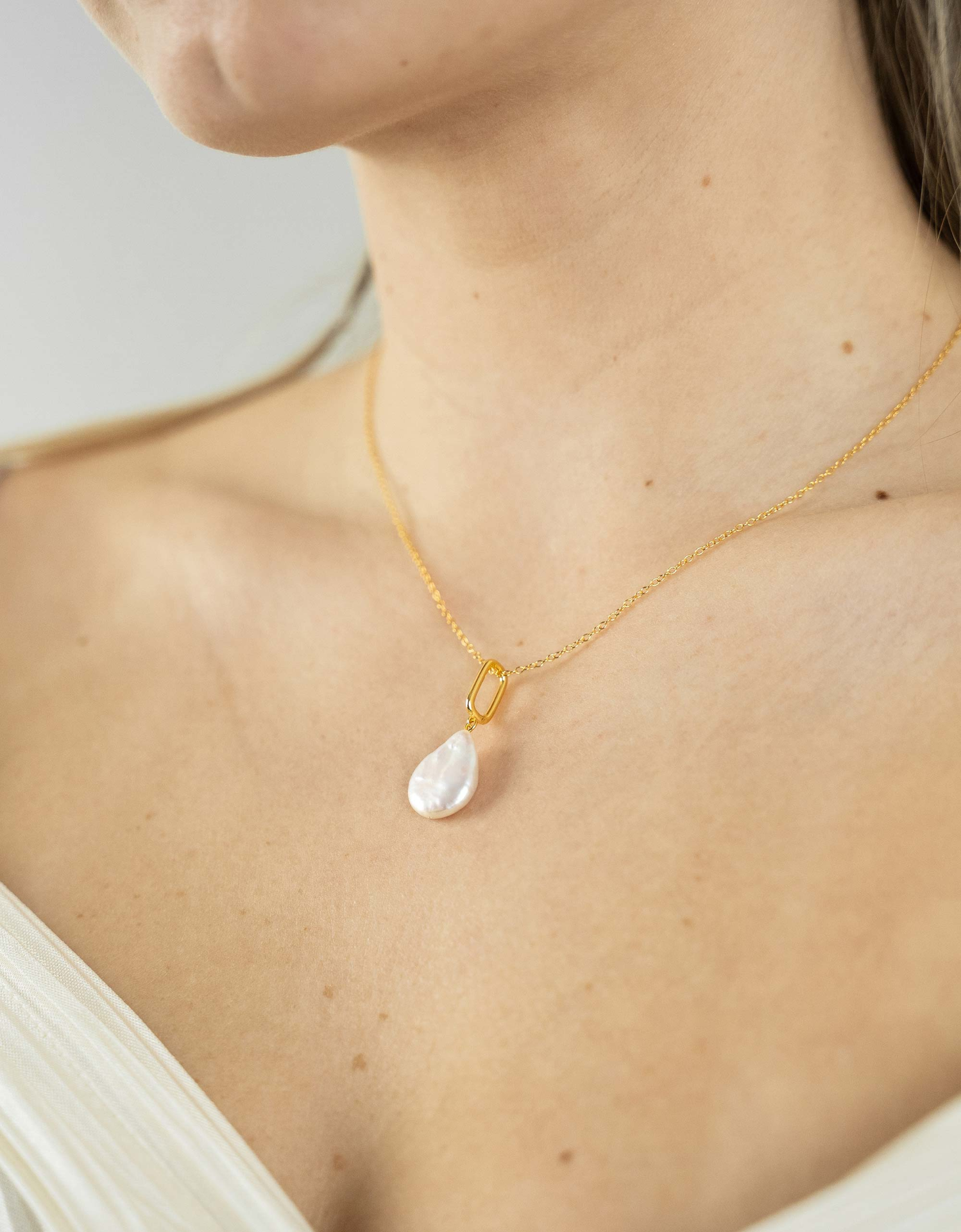 Drop Pearl Necklace