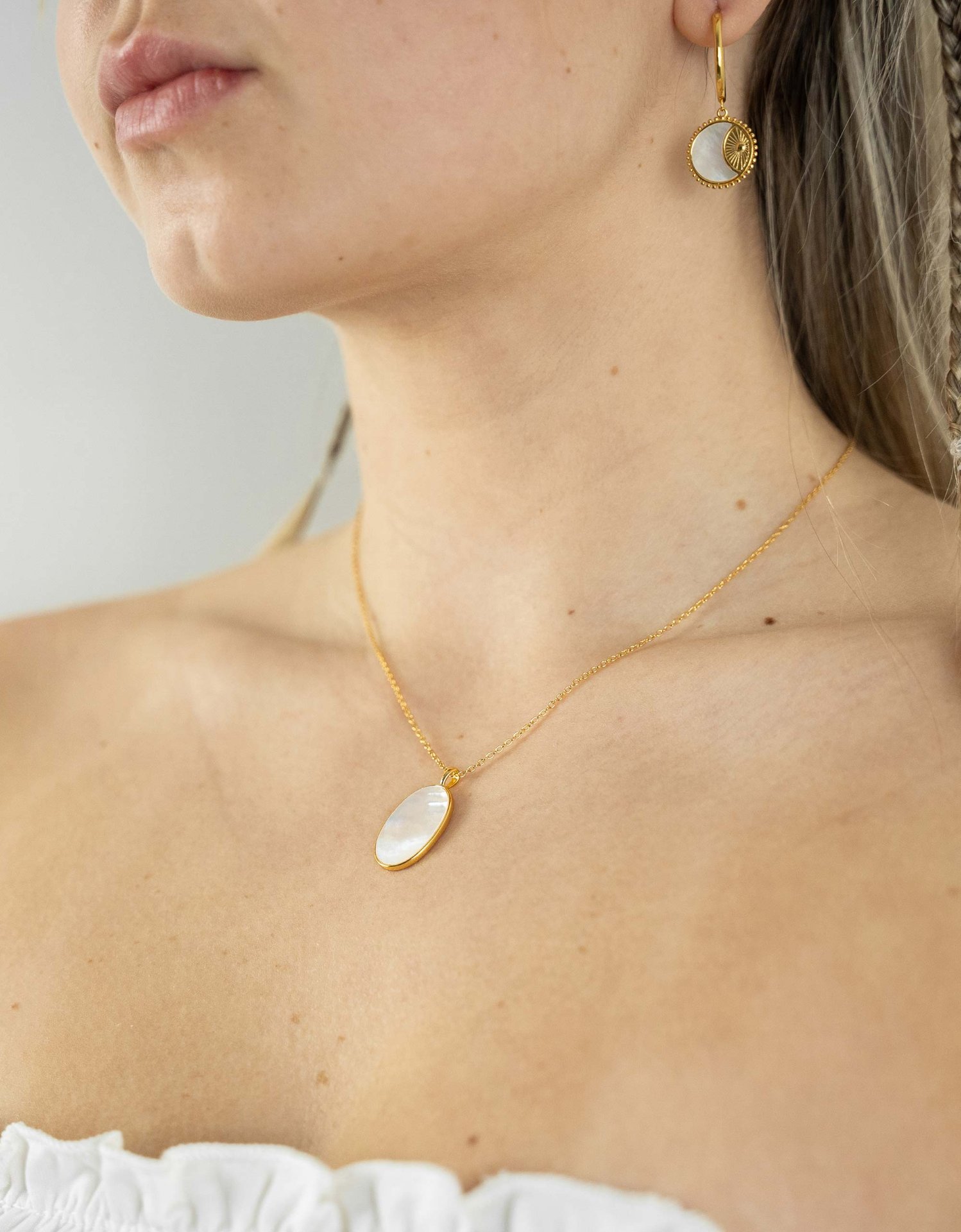 Flat Mother of Pearl Necklace