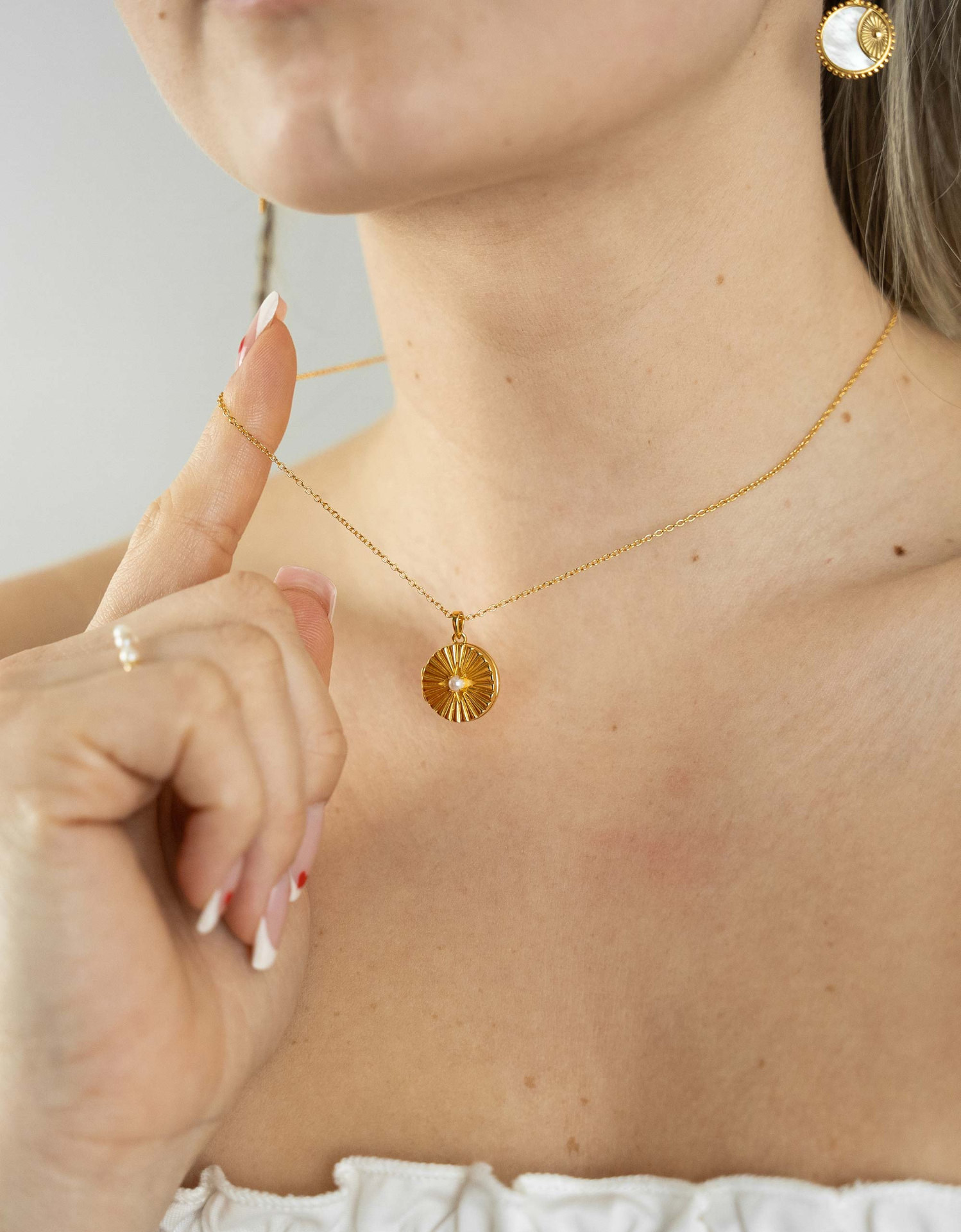 Sun Shell Pearl Locket Necklace - Selectique 