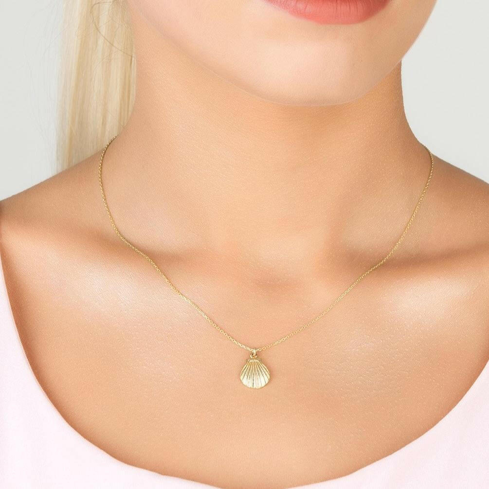 Scallop Mini Shell Necklace Gold.