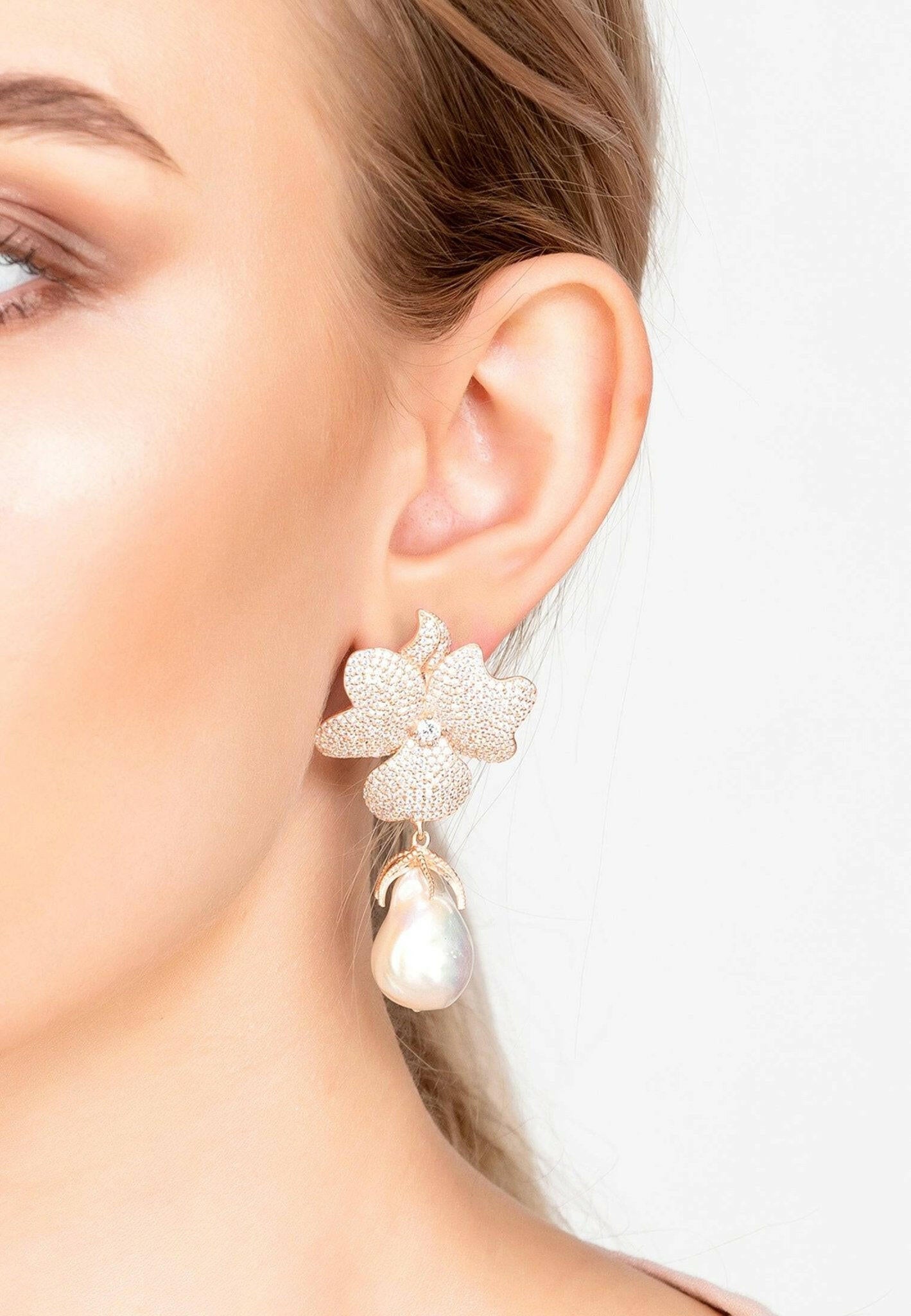 Baroque Pearl White Flower Drop Earrings Rosegold.