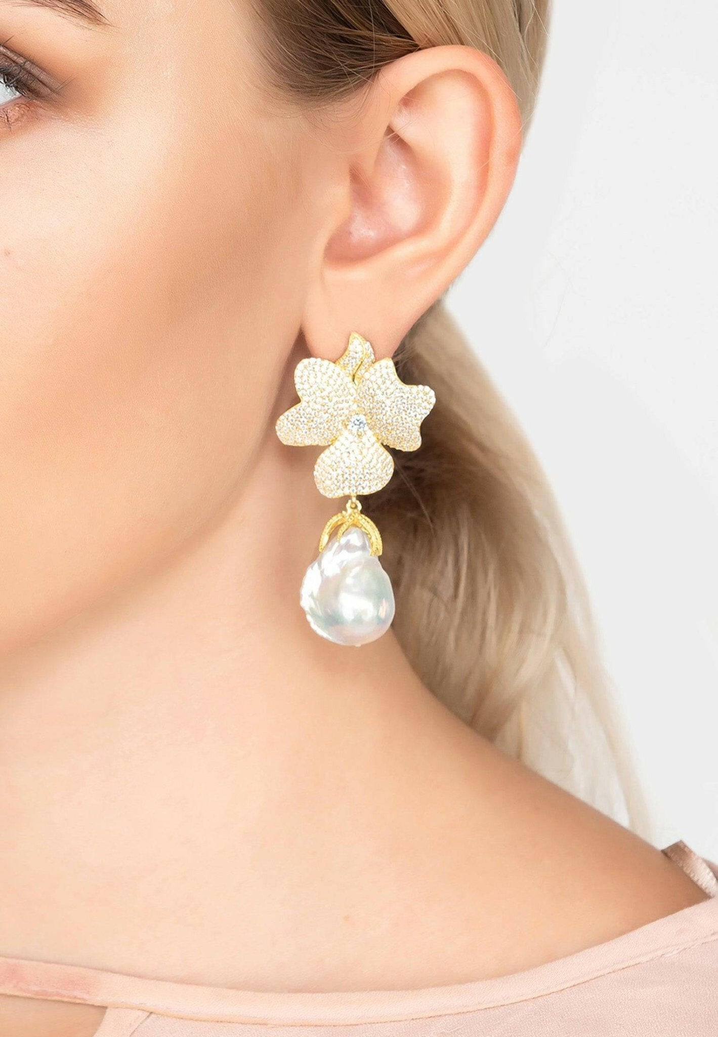 Baroque Pearl White Flower Earrings Yellow Gold.