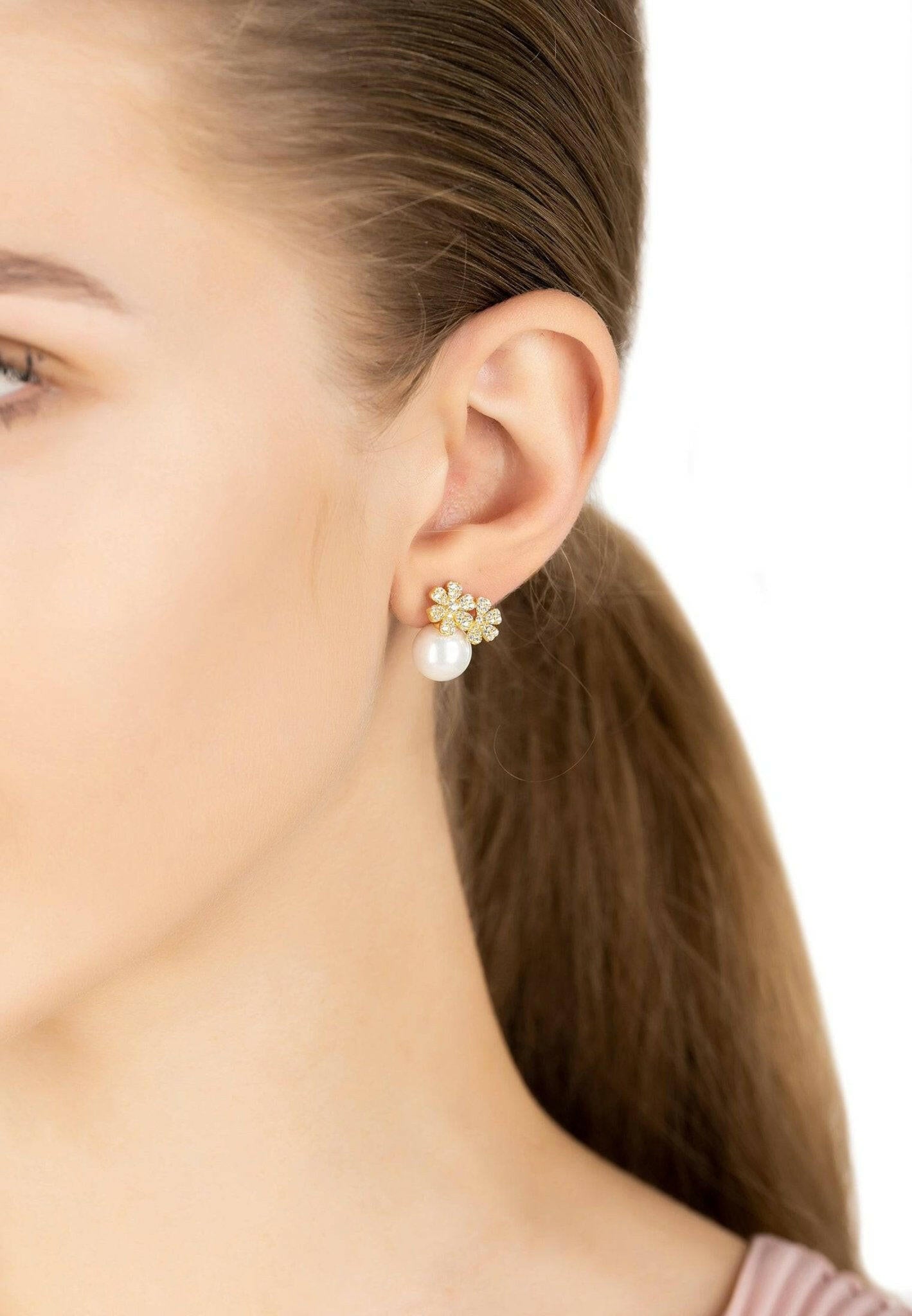 Bouquet And Pearl Stud Earrings Gold.