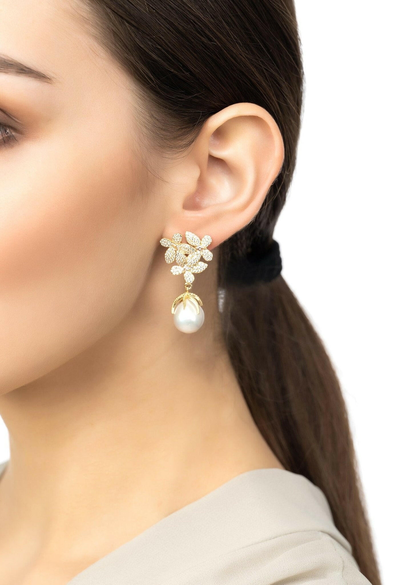 Flowers Pearl Earrings Silver White.