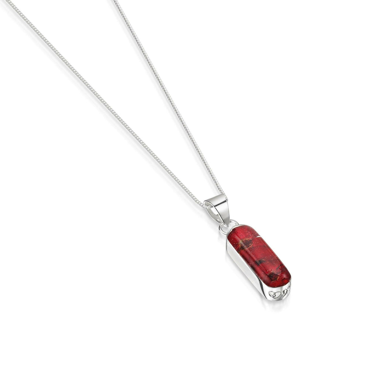 Poppy necklace 'Leela' vertical bar pendant.